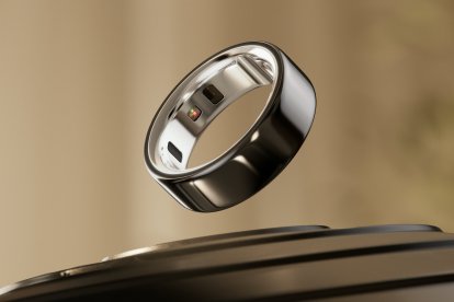 El Oura Ring incorpora sensores avanzados que analizan sueño, ritmo cardíaco, temperatura corporal y niveles de recuperación de forma continua.