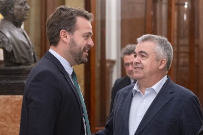 El diputado de PSOE Juan Francisco Serrano, con el secretario de organización del PSOE, Santos Cerdán