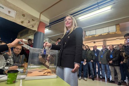 María Guardiola, votando este 21D