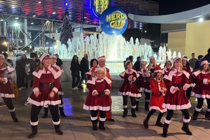 Espectáculo de ALTV Producciones en un centro comercial.