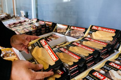 ‘Dos Hermanos’ es una de las marcas más reconocidas de Castuera, con proyección internacional y fiel a su receta original.