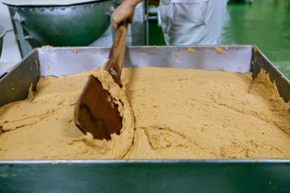 El turrón de Castuera se trabaja 