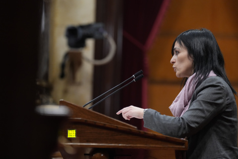 La diputada de Aliança Catalana, Sílvia Orriols, interviene durante una sesión en el Parlament de Catalunya.