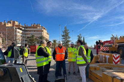 El alcalde, Pablo Ruz, visitó los trabajos acompañado por otros miembros del equipo de gobierno.