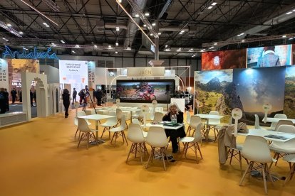 Una de las zonas expositoras contiguas a la que ocupa la provincia de Sevilla en el pabellón 5 de Ifema.

EUROPA PRESS
21/1/2026