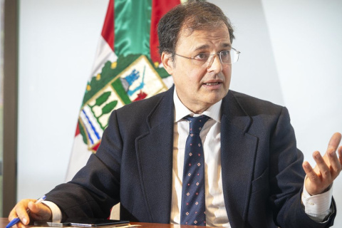 Vitoria - Gasteiz. 15.04.2025. Alberto Martinez Ruiz - consejero de Salud del Gobierno Vasco. Eldiario.es. Foto: Nuria Gonzalez (Vitoria - Gasteiz. 15.04.2025. Alberto Martinez Ruiz - consejero de Salud del Gobierno Vasco. Eldiario.es. Foto: Nuria (V