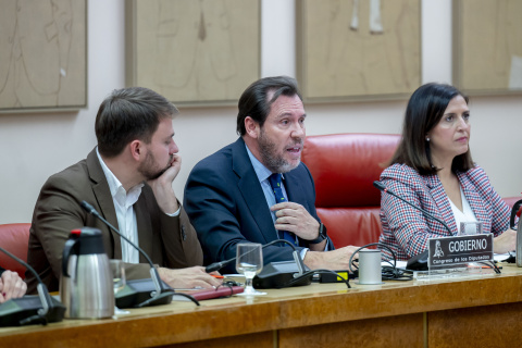 El ministro de Transportes, Óscar Puente, comparece ante la Comisión de Transportes y Movilidad Sostenible.