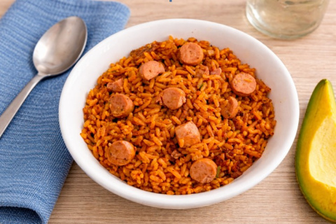 Arroz con salchichas
