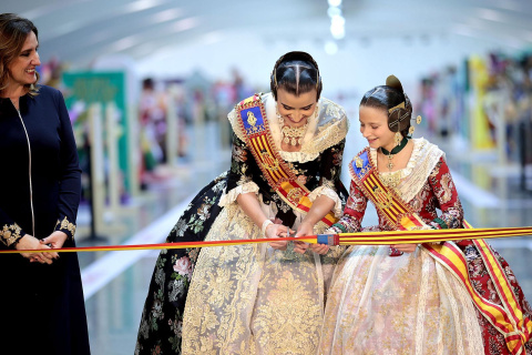 Las falleras mayores de Valencia, Carmen Prades, inauguran la Exposición del Ninot
