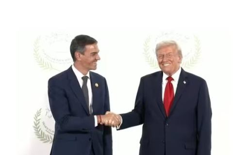 Pedro Sánchez y Donald Trump, en la cumbre en Egipto.

DPA
13/10/2025 ONLY FOR USE IN SPAIN