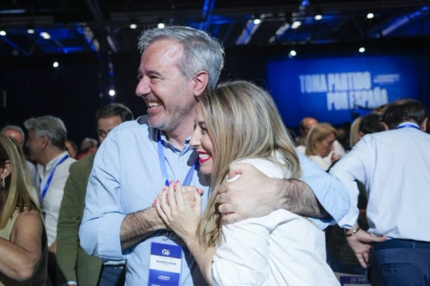 El presidente de Aragón, Jorge Azcón, junto a la presidenta de Extremadura, María Guardiola, en un acto del PP.