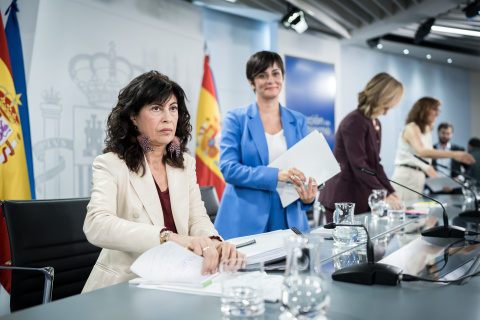 Las ministras Ana Redondo, Isabel Rodríguez, Pilar Alegría y Mónica García durante una rueda de prensa posterior al Consejo de Ministros.