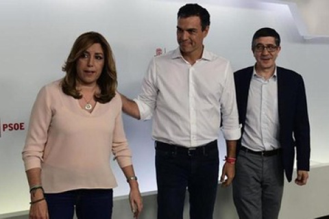 Pedro Sánchez junto a Susana Díaz y Patxi López durante las primarias del PSOE en 2017.
