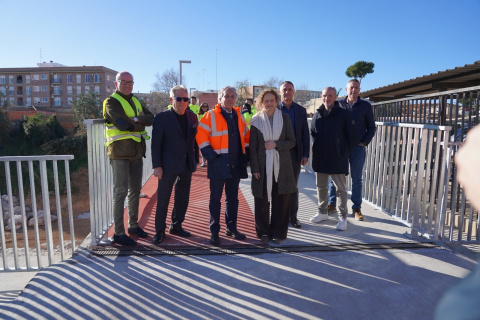 Visita a la pasarela de Mas del Jutge, con el Comisionado para la Recuperación, Raúl Mérida y la alcaldesa de Torrent, Amparo Folgado.