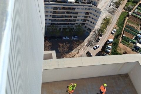 Imagen de la intervención de los efectivos de bomberos.
