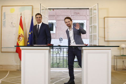 Pedro Sánchez firma con Pablo Iglesias su acuerdo para los Presupuestos Generales del Estado de 2019.