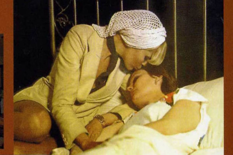 Bárbara Rey y Rocío Dúrcal en 'Me siento extraña' (1977).