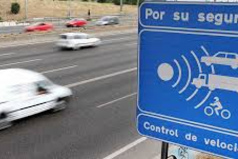 Señal de radares de la DGT