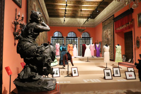 Detalles de la exposición “Cayetana. Grande de España’ en el palacio de Las Dueñas.