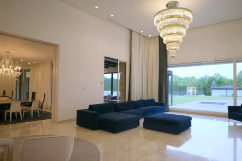 Uno de los salones de la casa de Cristiano Ronaldo.