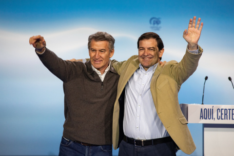 (Foto de ARCHIVO)
El presidente del Partido Popular, Alberto Núñez Feijóo (i), y el presidente de la Junta y candidato a la reelección, Alfonso Fernández Mañueco (d), durante un acto de campaña, a 28 de febrero de 2026, en Ávila, Castilla León (España). Las elecciones a las Cortes de Castilla y León de 2026, convocadas por el presidente de la Junta de Castilla y León, Alfonso Fernández Mañueco (PP), dentro de los plazos previstos por el Estatuto de Autonomía, se celebrarán el 15 de marzo de 2026 para elegir a los 82 procuradores que compondrán el parlamento autonómico.

Rafael Bastante / Europa Press
28 FEBRERO 2026 ELECCIONES AUTONÓMICAS;PARTIDO POLÍTICO
28/2/2026