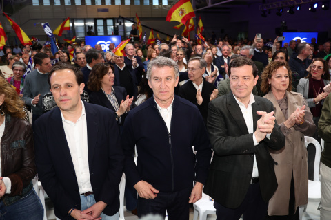 Feijóo junto a Mañueco en un acto de cierre de campaña en Valladolid.