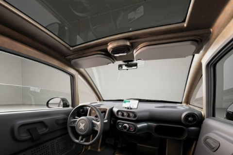 Interior del biplaza eléctrico desarrollado en España