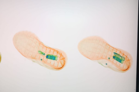 Móviles localizados en zapatillas.