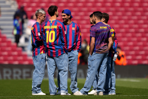 La 10 de Ronaldinho, presente en el Camp Nou