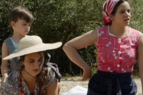 Rosalía (derecha) en 'Dolor y gloria' (2019).