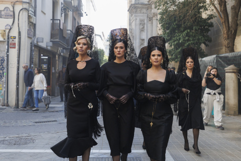 Mujeres con mantilla en Granada.