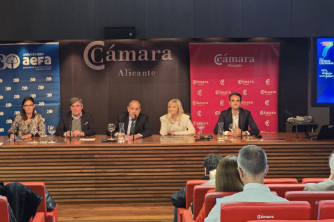 Las autoridades, durante la presentación de la VII Gala de las Empresas Centenarias.