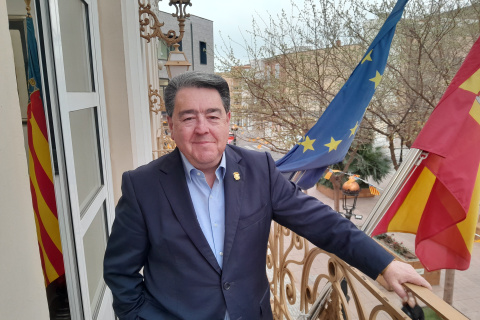 El alcalde de Tavernes Blanques lleva 35 años activo en la política.
