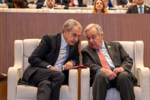 Zapatero con el secretario general de la ONU, Guterres, en Riad en diciembre de 2025