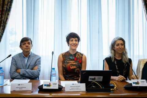 La ministra Elma Saiz y Marta Morano