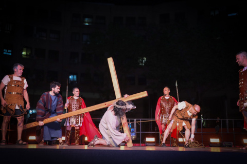 Imagen de la representación viviente de Las Tres Caídas en Torrent.