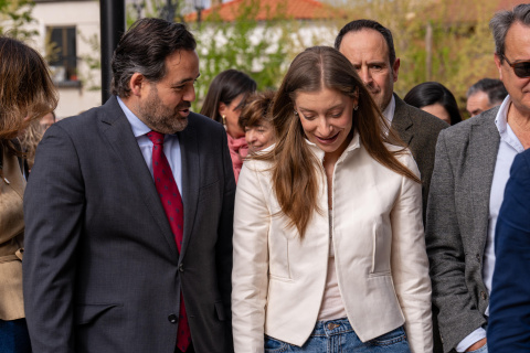 El presidente del PP de CLM, Paco Núñez, junto a la portavoz del PP en el Congreso, Ester Muñoz.