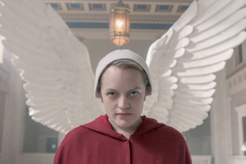La iconografía de Gilead refuerza el control y la espiritualidad como herramientas de poder dentro del universo creado por Margaret Atwood