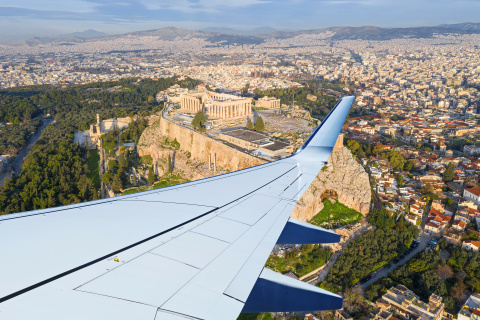 El viernes se está consolidando como el mejor día para reservar (y en algunos casos también para volar), con ahorros aproximados del 4–8%, según Expedia.