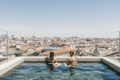 La Sky Pool del Dear Hotel de Madrid,