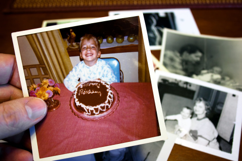 Las celebraciones cotidianas en la infancia de los años 60 reflejan un entorno donde la experiencia directa y la autonomía formaban parte del crecimiento