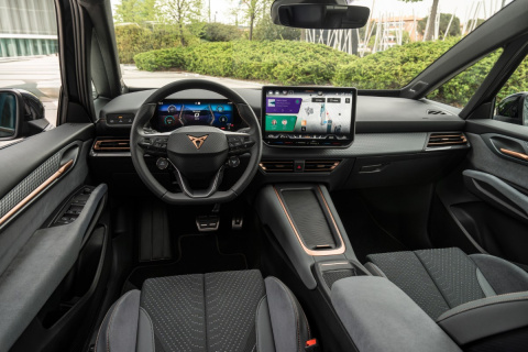 Destaca la nueva pantalla central de 12,9 pulgadas, un cuadro Digital Cockpit de 10,25 pulgadas y un Head-up Display con realidad aumentada.