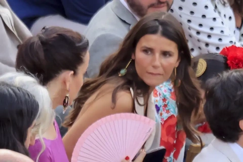 Tana Rivera en la plaza para ver a su novio Roca Rey.