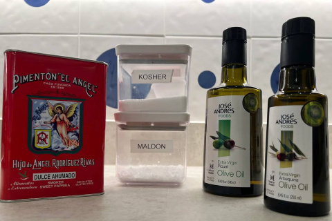 El pimentón, junto al aceite de oliva y la sal, forma el trío esencial en la cocina de José Andrés