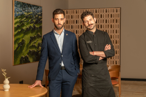 El jefe de sala y sumiller, Mario Fernández, junto al chef de Tupío, Guti Moreno.