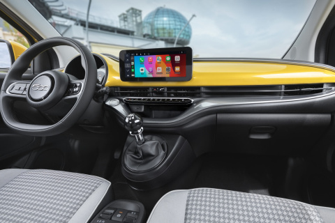 Interior del Fiat 500 hybrid