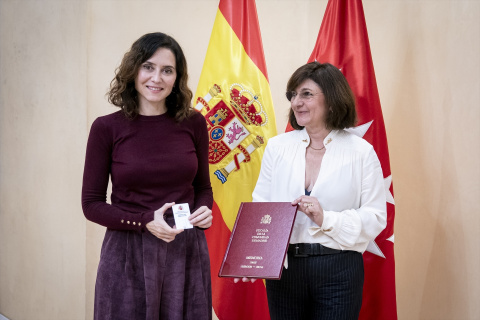 Isabel Díaz Ayuso y Almudena Lastra.