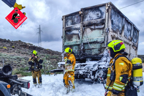 Los bomberos lograron extinguir el fuego en una hora y media.