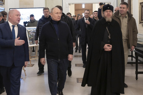 Putin visita la ciudad de Mariúpol