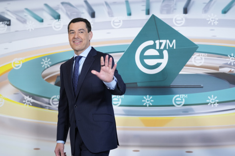 El presidente del PP de Andalucía y candidato a la reelección a la Junta, Juanma Moreno, a su llegada al segundo debate ‘a cinco’ .